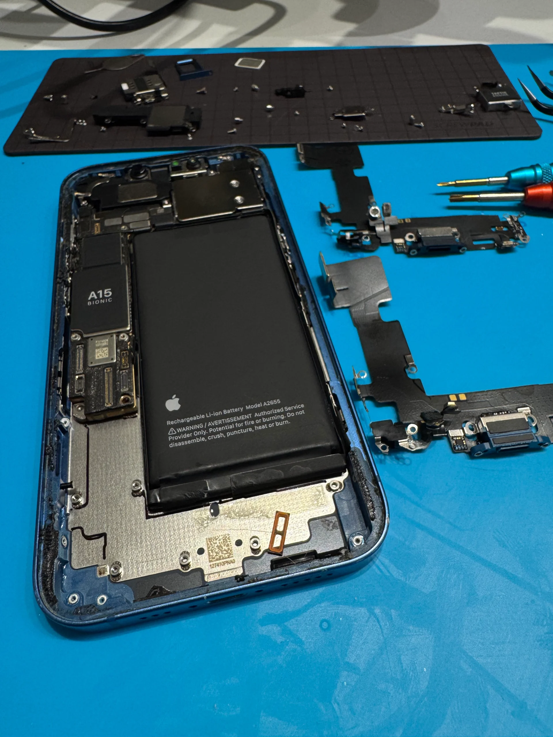 cambio de flex de carga iphone 12 13 14 15