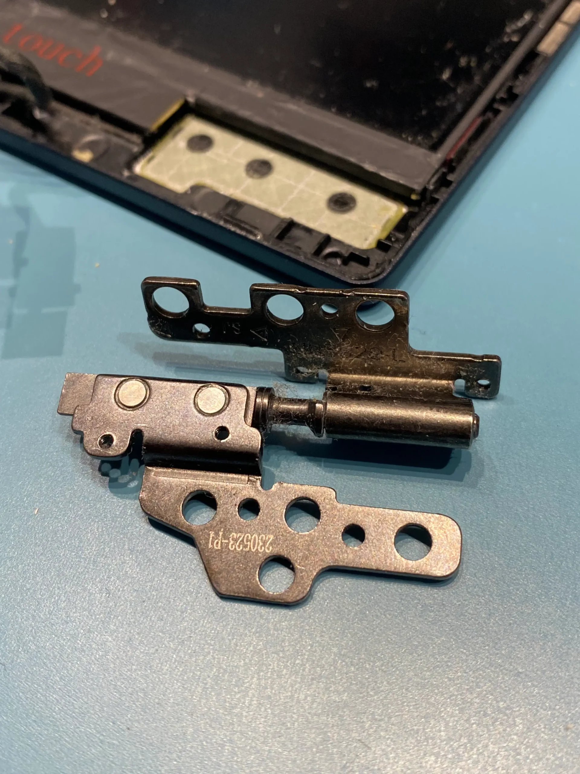 reparacion bisagras duras notebook