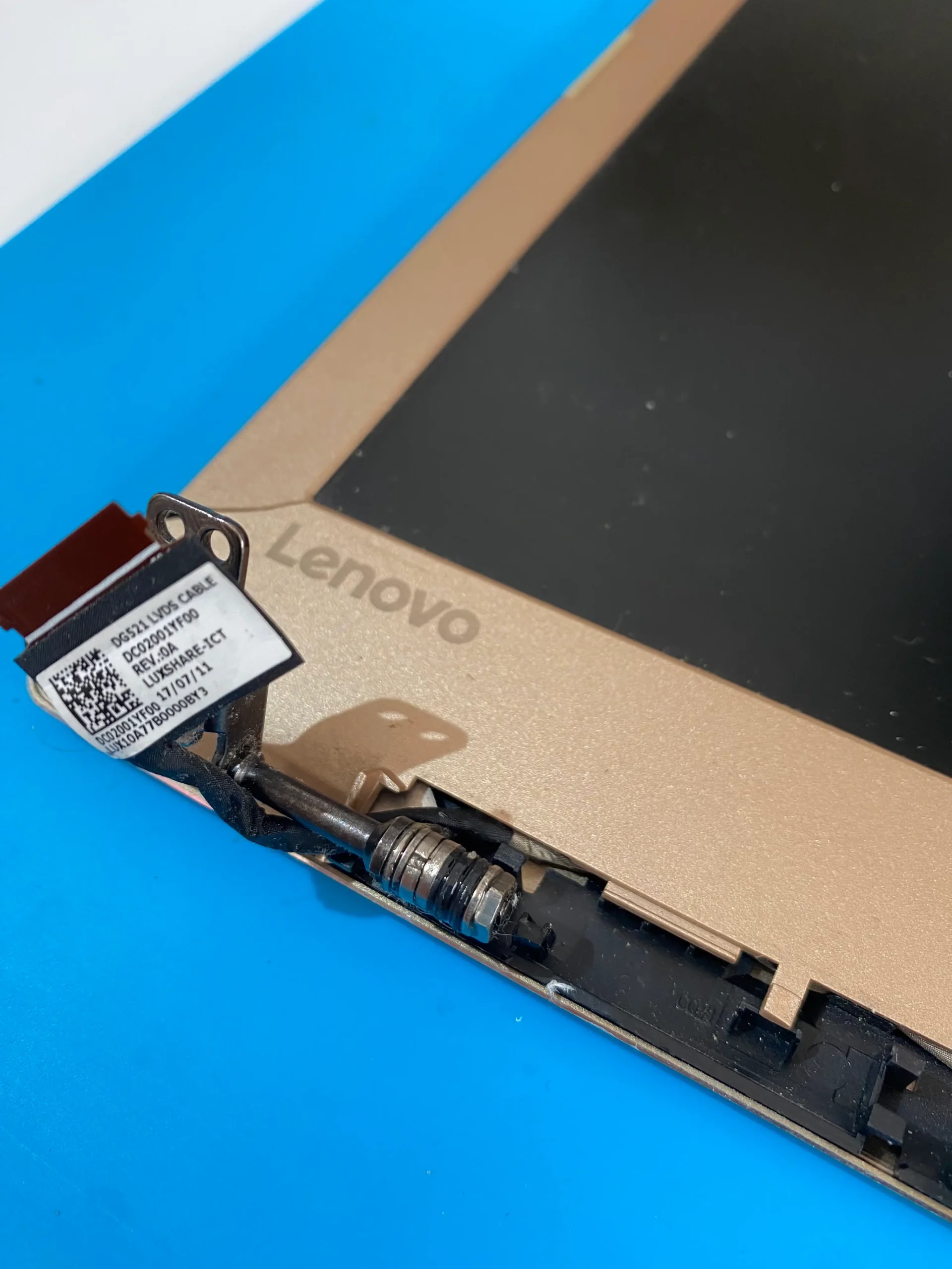reparacion de bisagras pantalla notebook lenovo